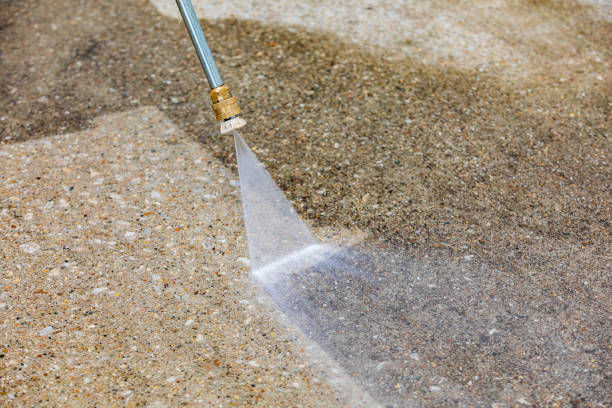 Best Gutter Cleaning  in Maricopa, CA